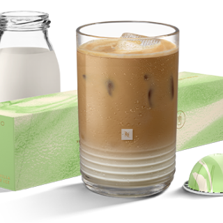 Pistachio Vanilla Flavour Over Ice