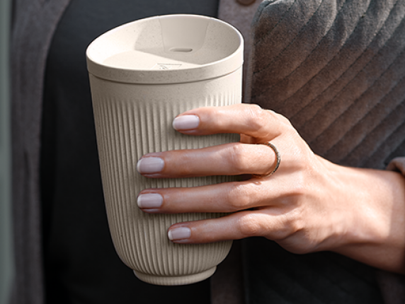 lifestyle-coffee-loop-lid