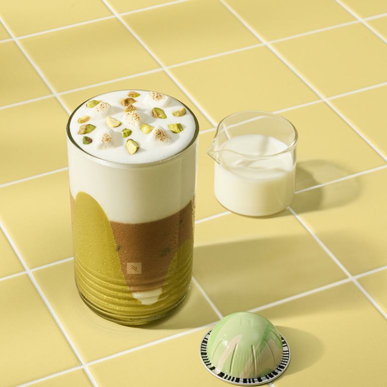 lifestyle-pistachio_vanilla_fl_over_ice_vl